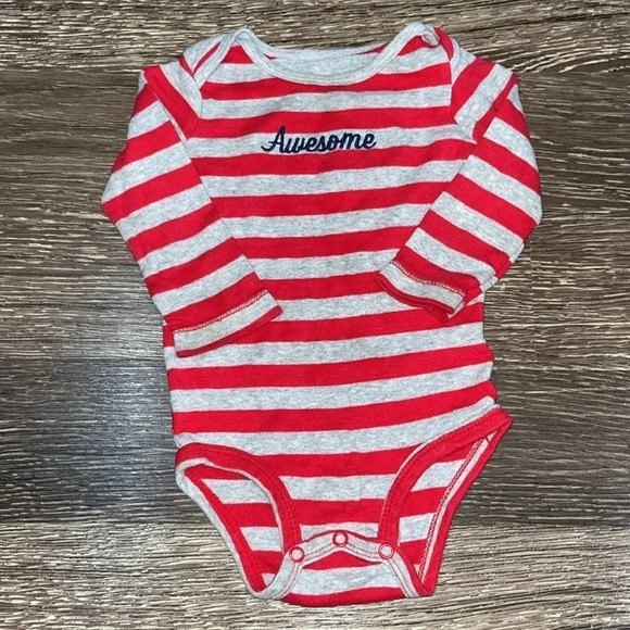 9 Month long-sleeve onesies - Picture 3 of 5